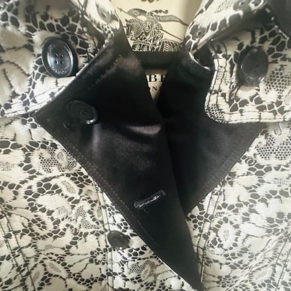 Burberry London Lace Pat. SILK/Plystr Trench Coat - MSRP. $1350.00 - SIZE 4 - Picture 4 of 16